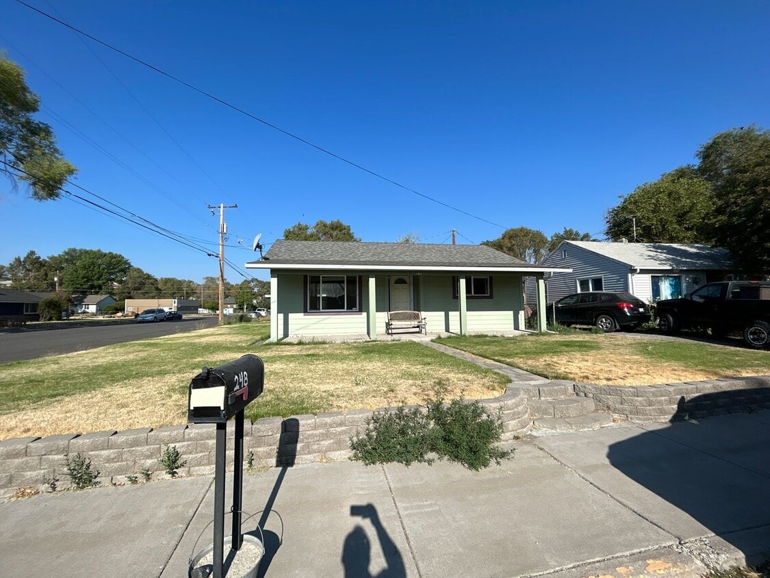 Primary Photo - 2 Bedroom / 1 Bath House in Madras