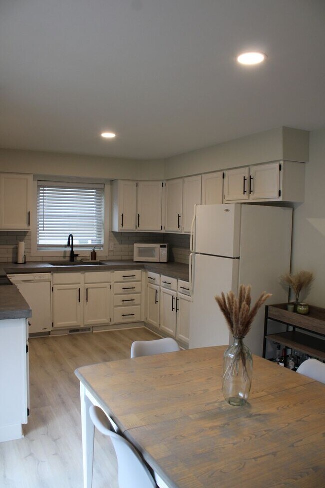 Foto del edificio - 5749 Lacy Rd. Duplex