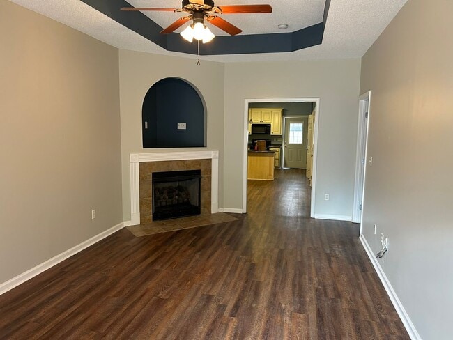 Building Photo - Cozy 3 Bed 2 Bath Home! Available August!