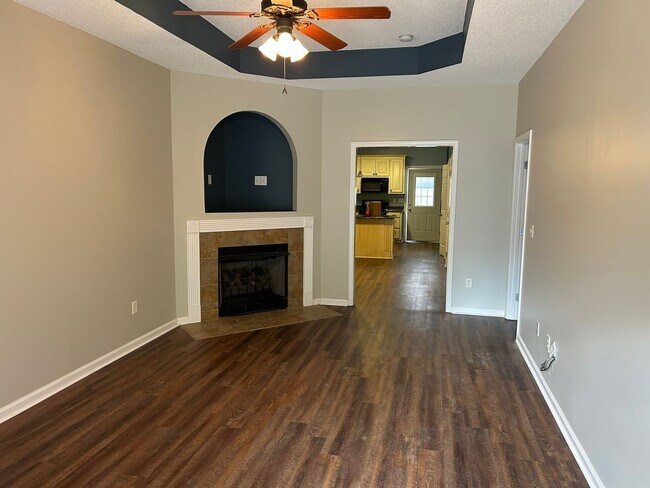 Foto del edificio - Cozy 3 Bed 2 Bath Home! Available August!