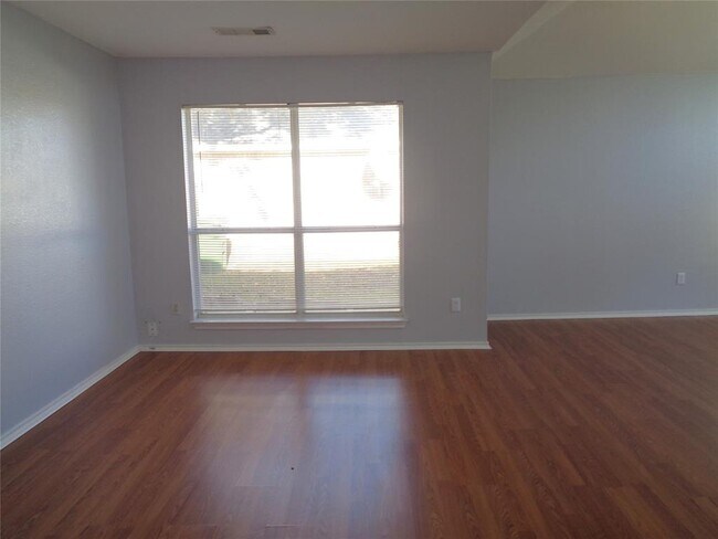 Foto del edificio - 3610 Berrywood Cir