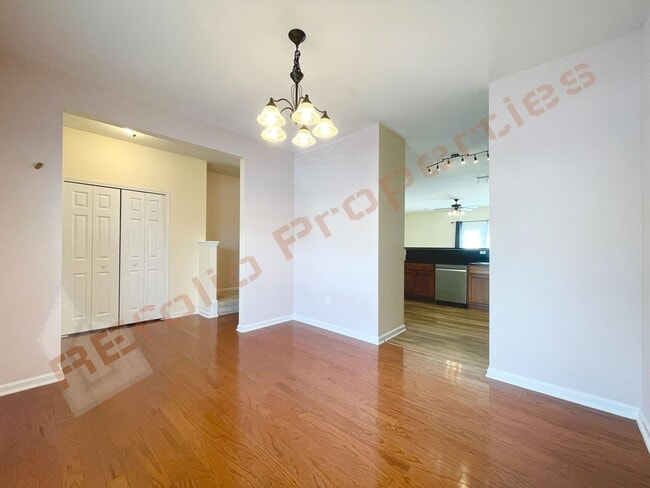 Building Photo - 1304 Cozart St