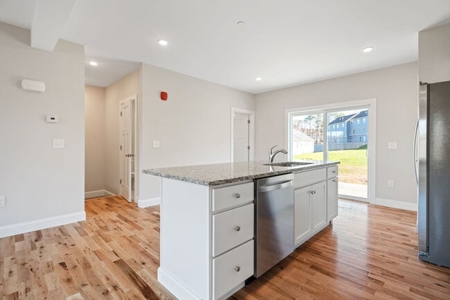 Interior Photo - Half Peak Ledges