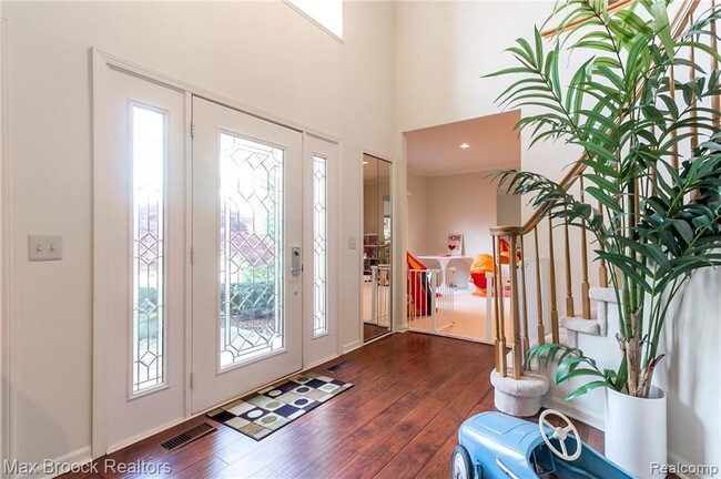 Building Photo - 1431 Provincial Dr