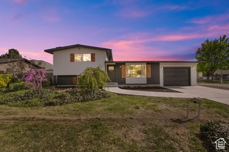 Building Photo - 1140 500 N