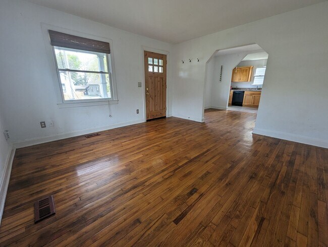 Foto del edificio - Adorable East Nashville Cottage with HUGE fully-fenced backyard!