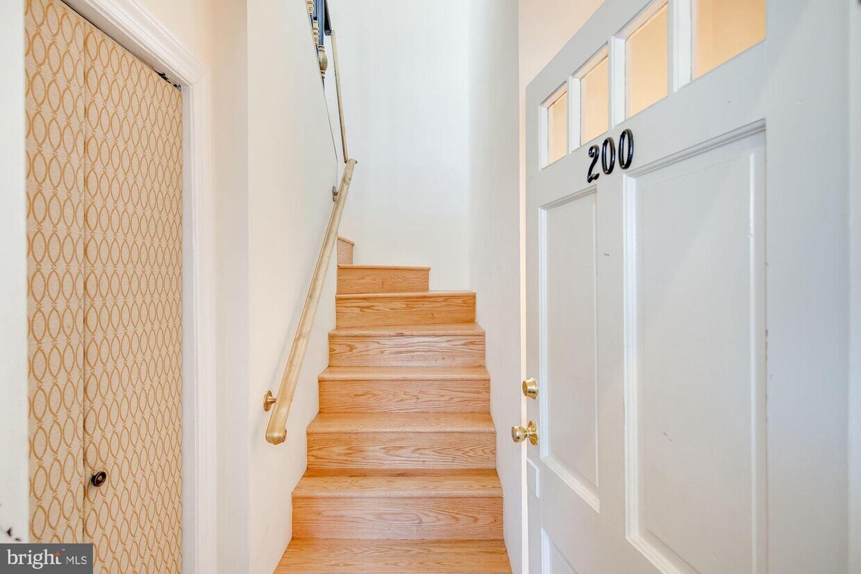 Foto principal - 1755 18th St NW