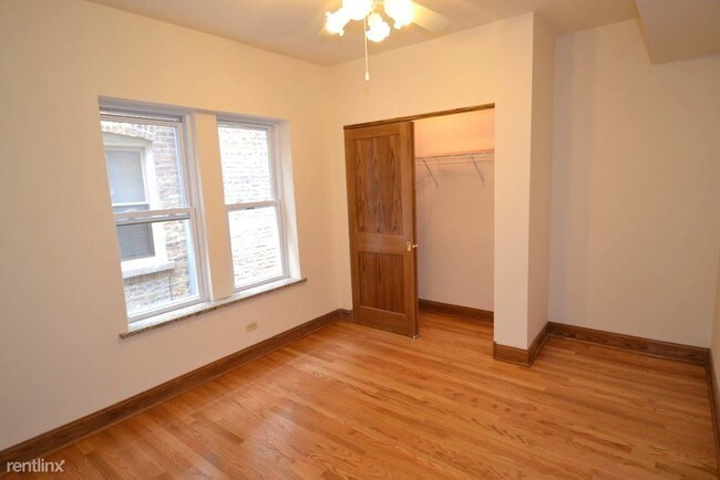 Building Photo - 2 br, 1 bath Apartment - 4903 N Whipple St 3W