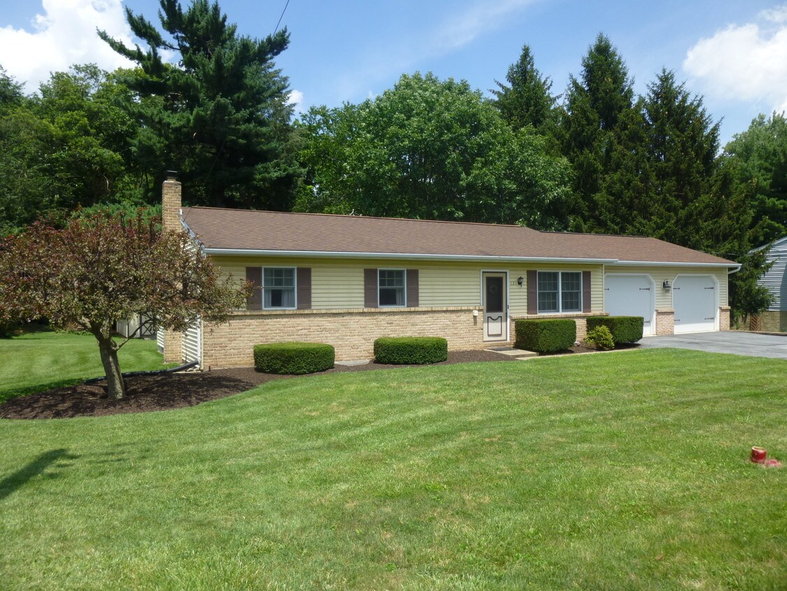 121 Akron Rd, Ephrata, PA 17522 House Rental in Ephrata, PA
