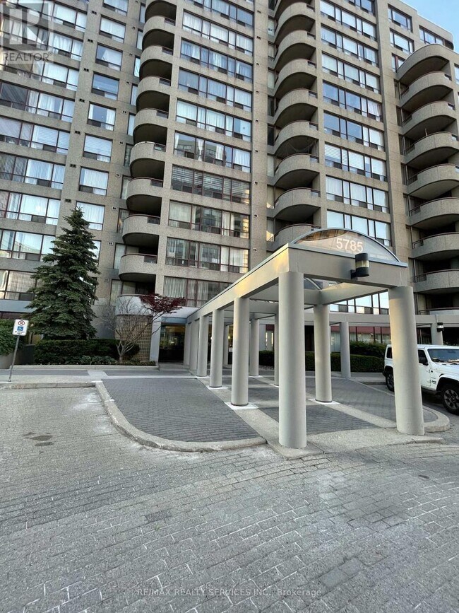 Photo du bâtiment - 5785 Yonge St