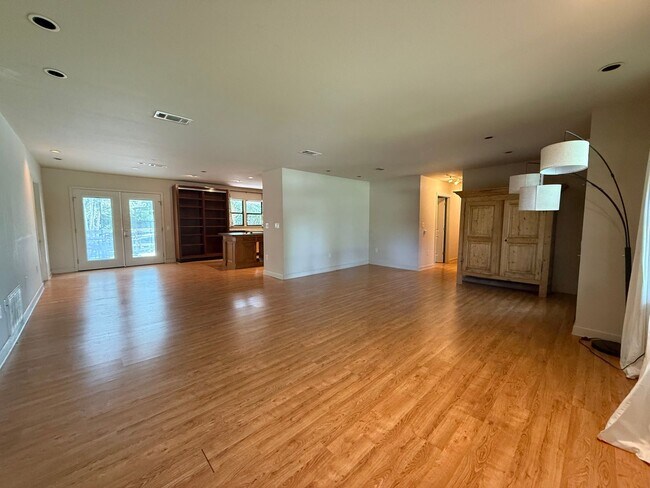 Foto del edificio - 303 Interbay Ave