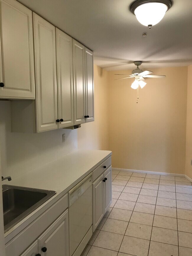 Building Photo - 54 Amberly Dr