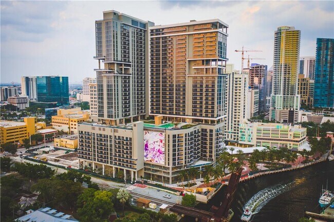 Foto del edificio - 301 SW 1st Ave