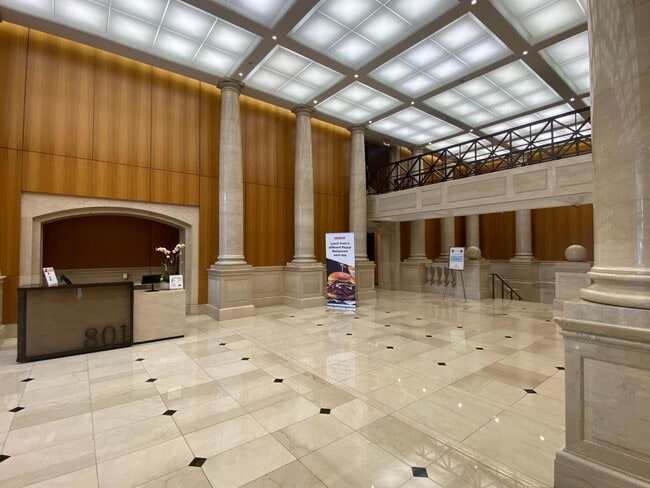 Building Photo - Charming 1 BR/1 BA Condo in Penn Quarter!