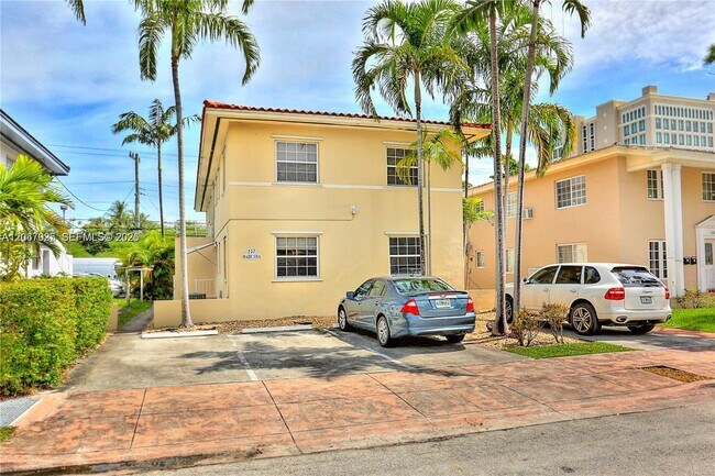 Foto del edificio - 237 Madeira Ave