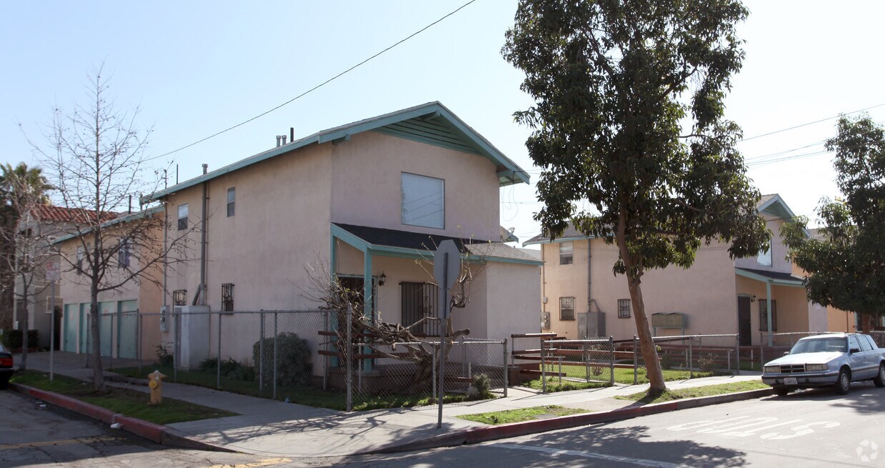 Building Photo - 444-464 Cerritos Ave