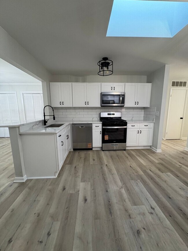 Foto del edificio - 3 bedroom/ 2 bathroom Newly renovated single family house