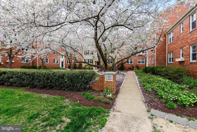 Building Photo - 1302 Belle View Blvd