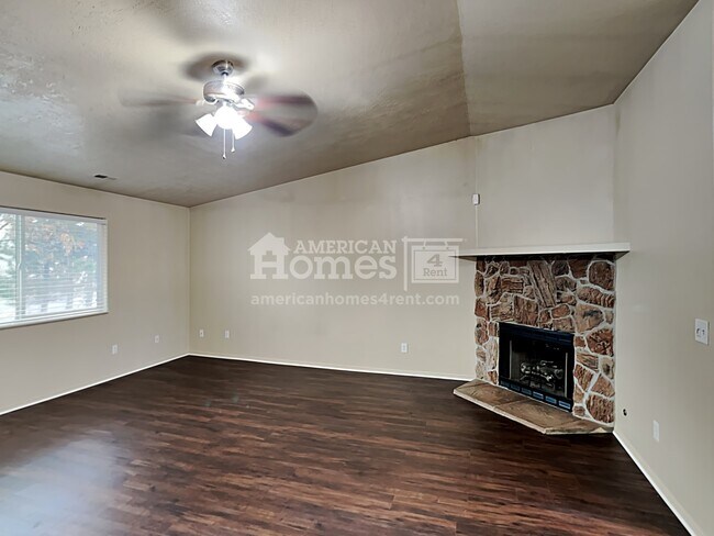 Building Photo - 918 E 1275 N