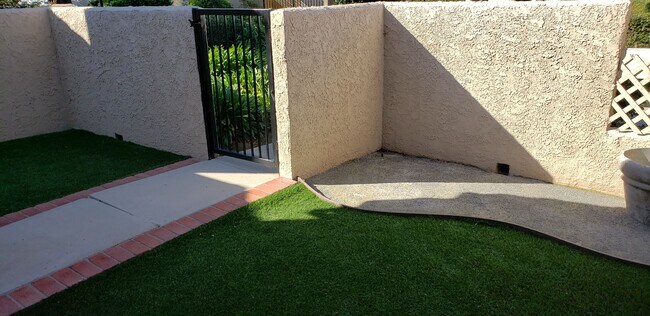 Foto del edificio - 5385 Huntley St