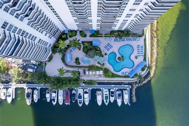 Foto del edificio - 3530 Mystic Pointe Dr