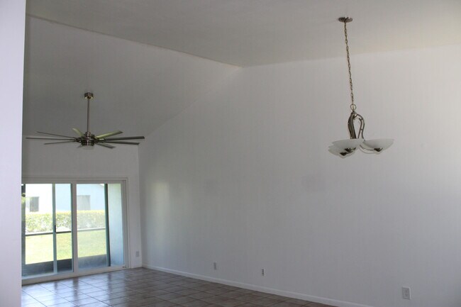 Foto del edificio - 3883 Island Club Cir W