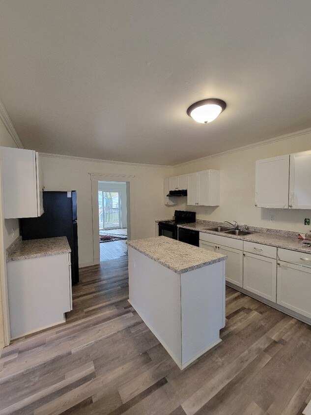Foto principal - 706 Lincoln Ave