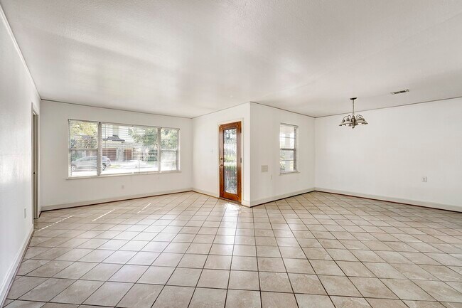 Foto del edificio - 5004 Holt St