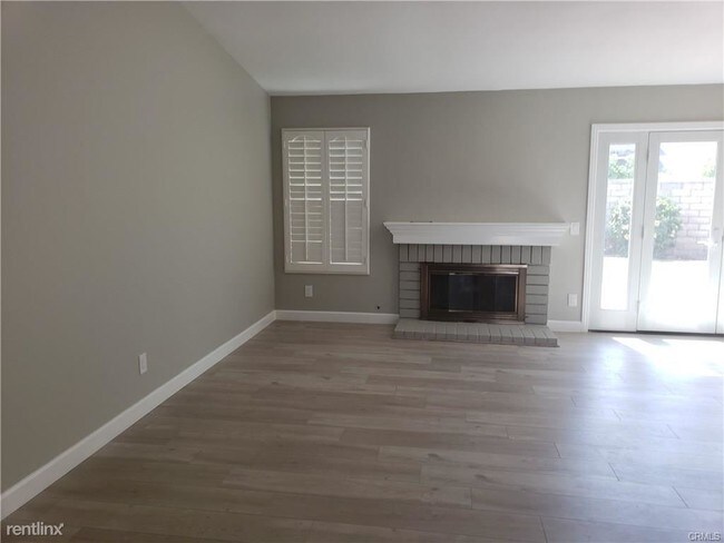 Building Photo - 3 br, 2 bath House - 440 E Rainier Ave
