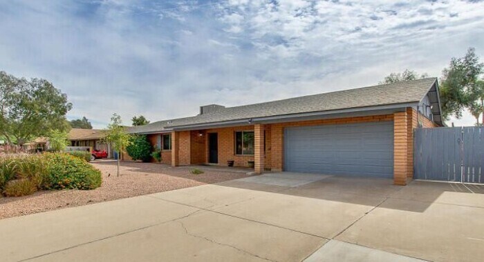 Foto principal - Beautifully Remodeled North Phx Home!