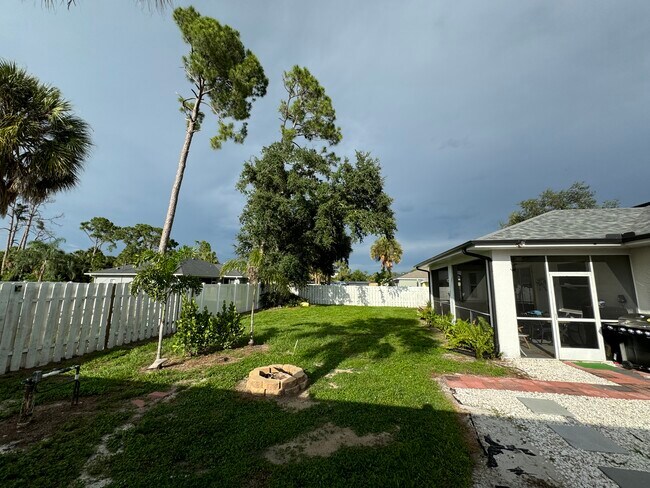 Building Photo - 1786 Norvell Ave