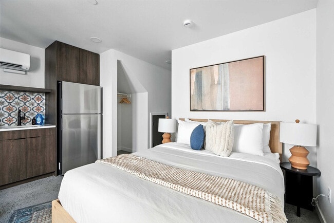 Building Photo - 925 NE 23rd Ave
