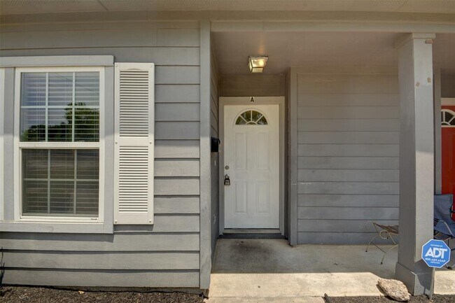 Foto del edificio - 7616 N Main St