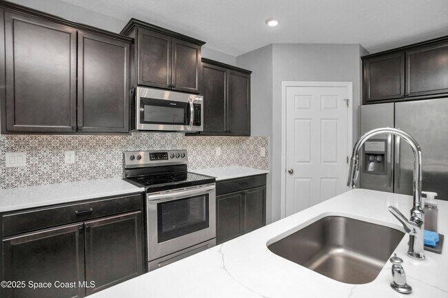 Building Photo - 975 Newton Cir