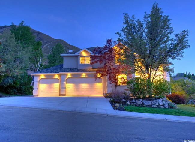 Building Photo - 2148 E Montane Dr
