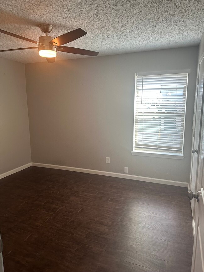 Building Photo - 228 Greenhill Dr