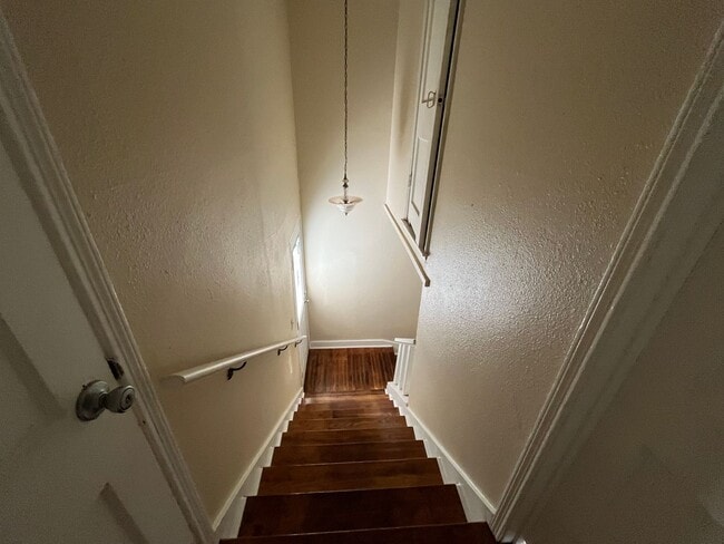 Building Photo - SECOND FLOOR APARTMENT ONE BLOCK FROM OCEAN DRIVE