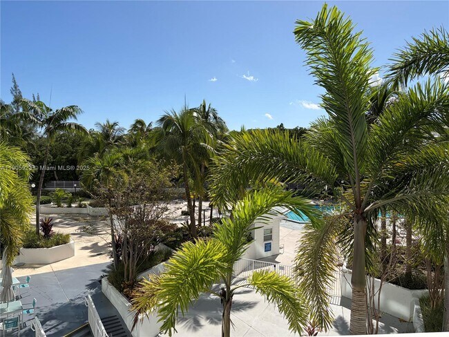 Foto del edificio - 100 Bayview Dr