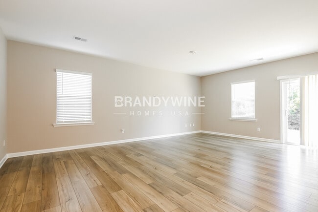 Building Photo - 827 Gelderland Dr