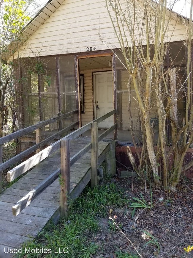 Building Photo - 3 br, 1 bath House - 204 Pinto Road