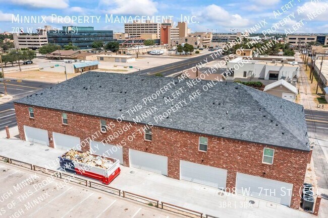 Building Photo - 708 W. 7th St.