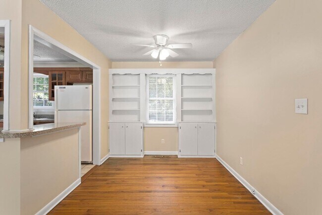 Foto del edificio - 404 Dogwood Ln