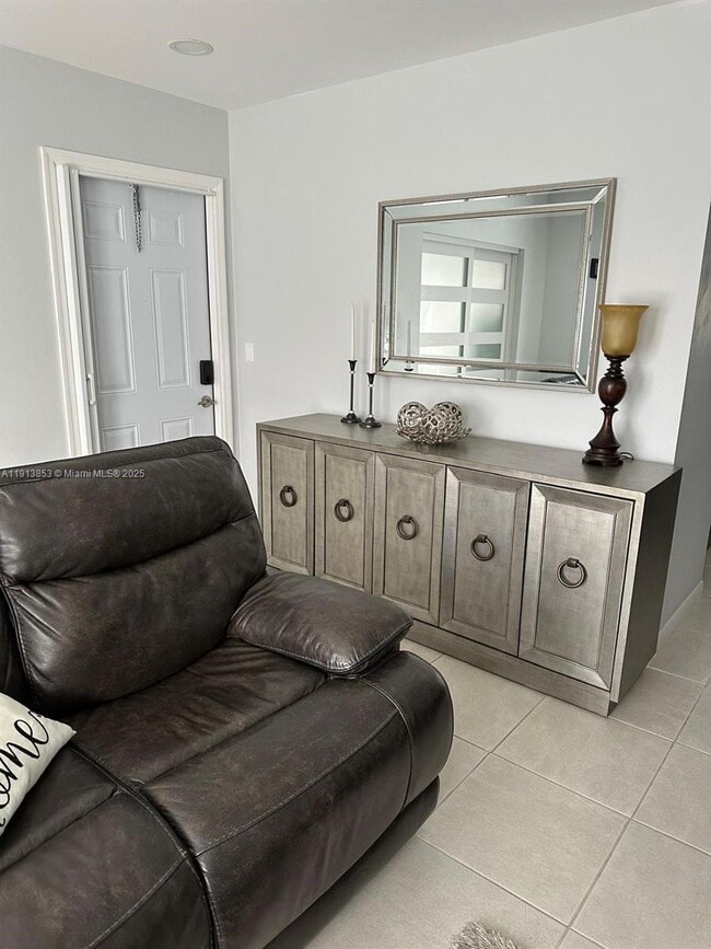 Foto del edificio - 5169 Lakefront Blvd