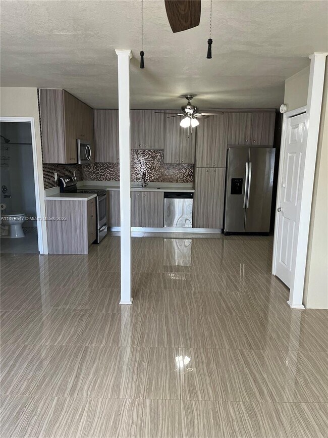 Foto del edificio - 6313 Pierce St