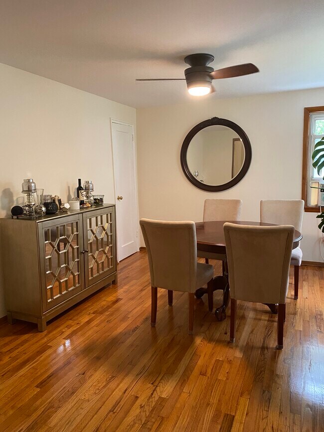 Foto del edificio - 429 Brookside Dr