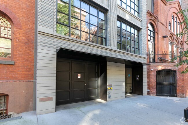 Building Photo - 124 W 16th St