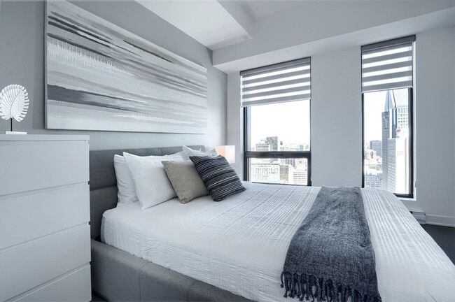 Building Photo - 1275 Av. des Canadiens-de-Montréal