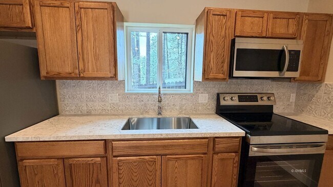 Foto del edificio - 54317 Pine Crest Ave