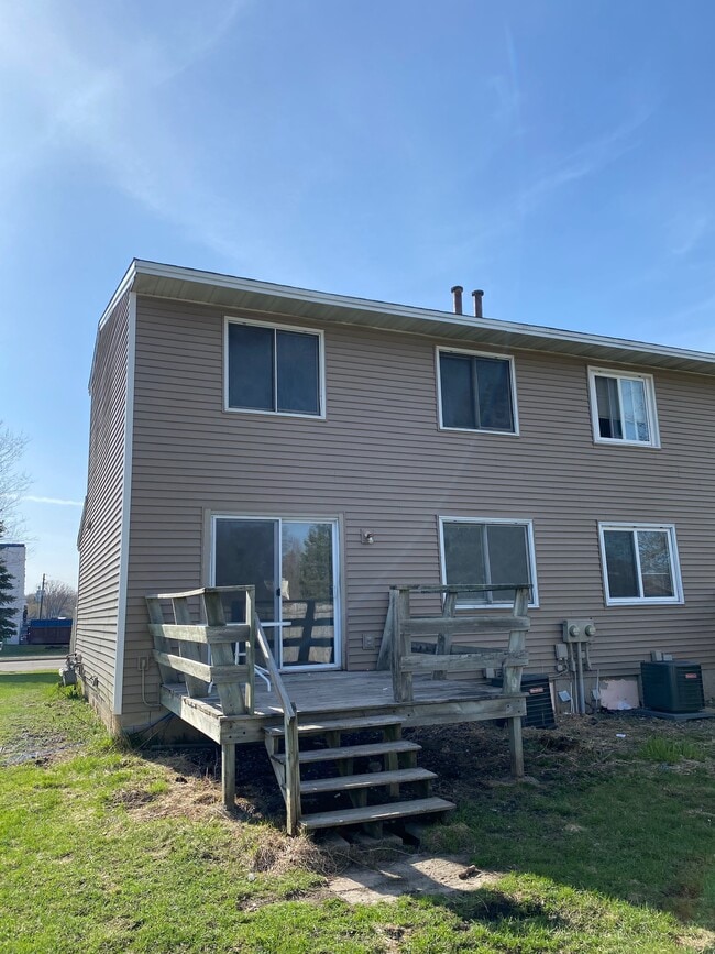 Building Photo - 3220 Nevada Ave N