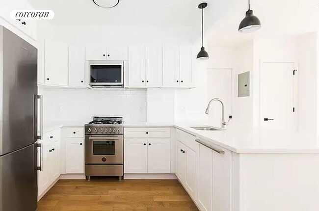 Foto del edificio - 1229 Putnam Ave